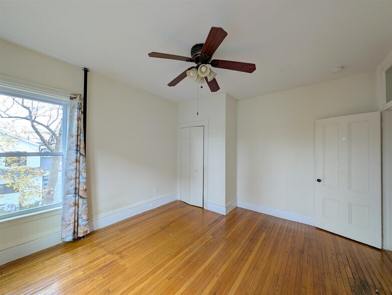 Building Photo - 102 Sycamore St