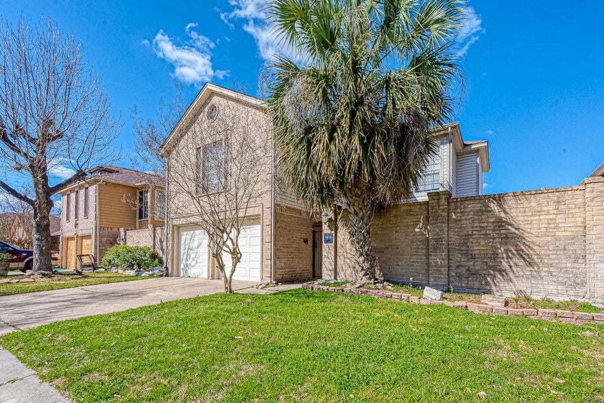 Building Photo - 16026 Hidden Acres Dr