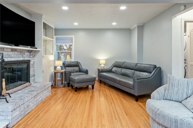 Building Photo - 46 Country Ln