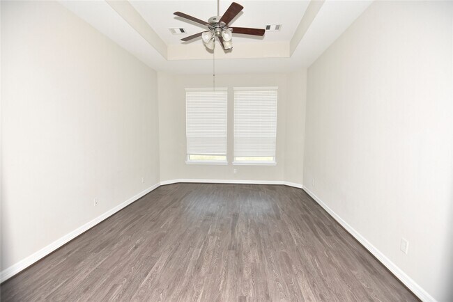 Building Photo - 14615 Birchwood Falls Trail