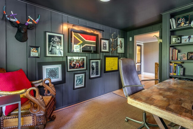 Building Photo - 21 Echo Dr