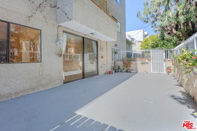 Building Photo - 1950 S Beverly Glen Blvd