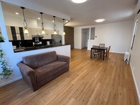 Building Photo - 6055 Woodbine St