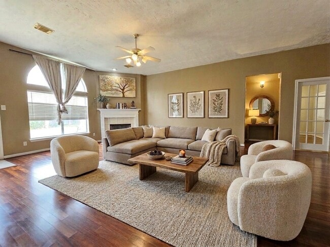 Building Photo - 7714 Chateau Point Ln