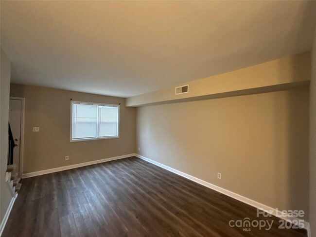 Building Photo - 1613 N Sharon Amity Rd