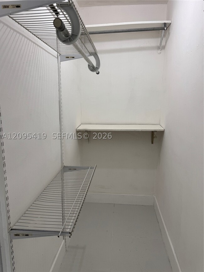 Building Photo - 585 NE 163rd St