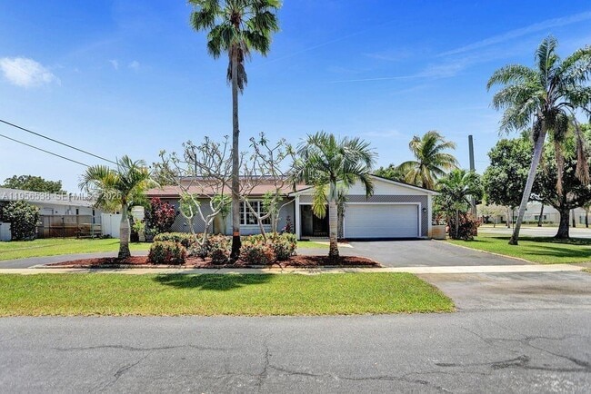 Building Photo - 5380 SW 8th Ct