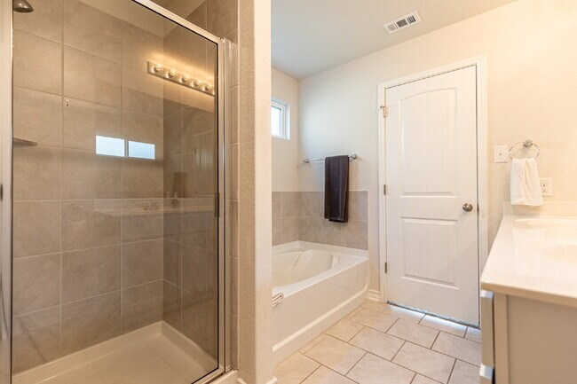 Building Photo - 9712 Moon Shine