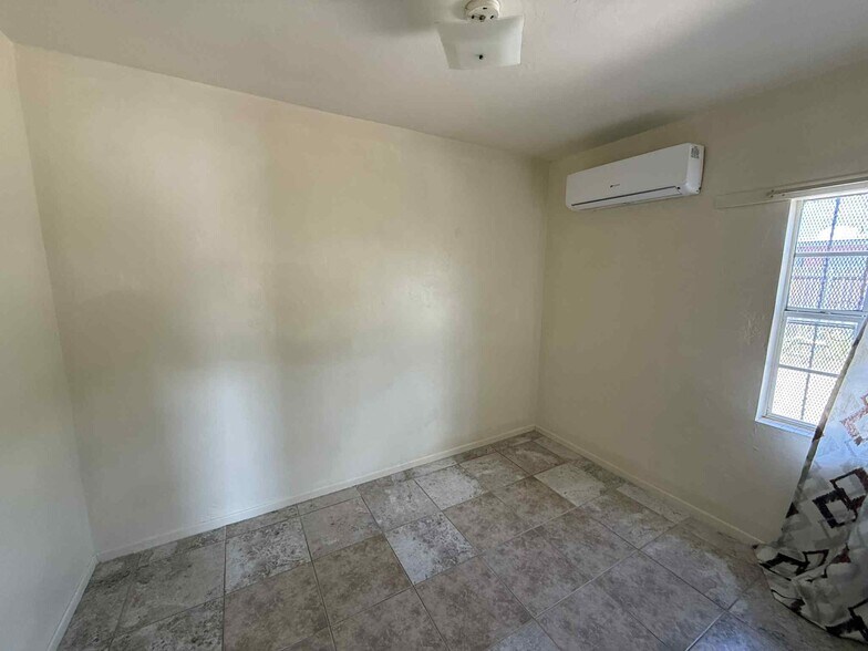 Building Photo - 5709 E 26th St