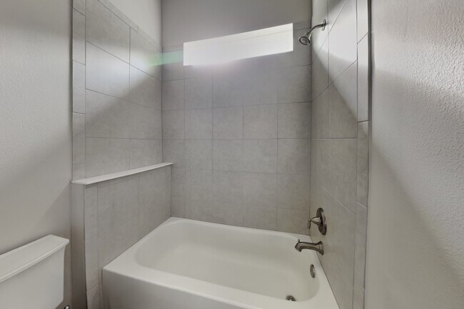 Building Photo - 3109 King Palm Dr