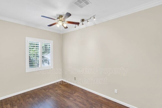 Building Photo - 1811 W Maplewood Pl