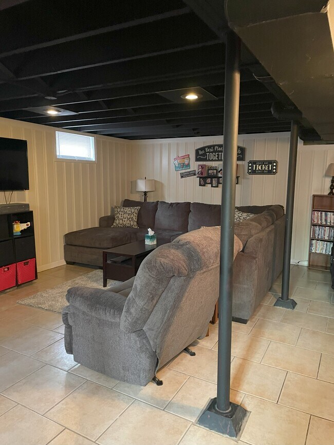 Building Photo - 2900 Oak Ave