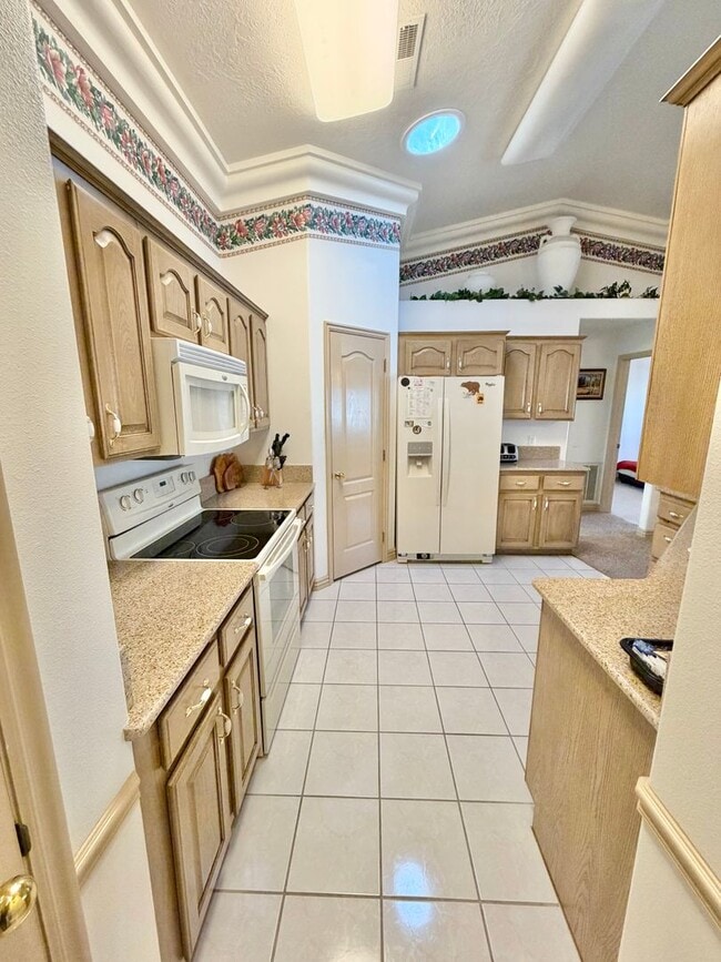 Building Photo - 3 Bed 2 Bath Home in Meadow Creak!! 55+ Community!!!