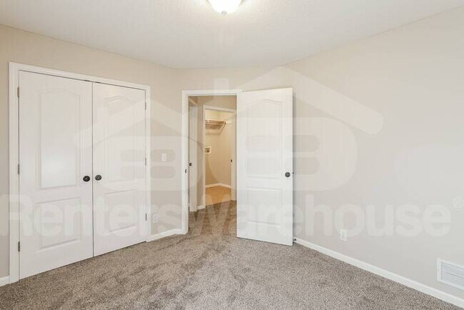 Building Photo - 4 Bed 2.5 Bath Northland Beauty For Rent!