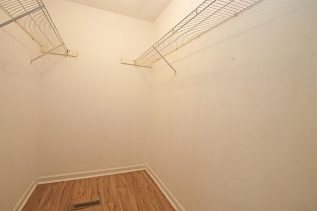 Building Photo - 235 Quail Run Dr