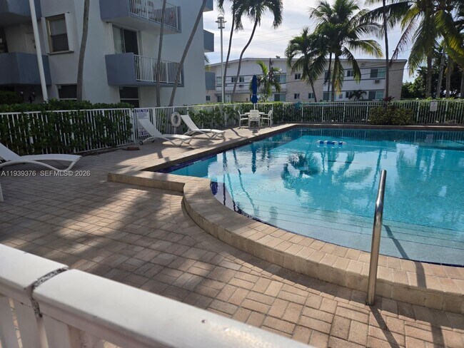 Building Photo - 1801 S Treasure Dr