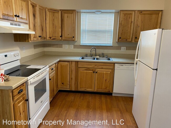 Building Photo - 4 br, 1 bath House - 3500 Elm St