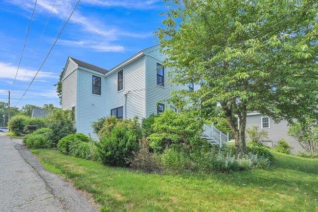 Building Photo - 211 Mendon St