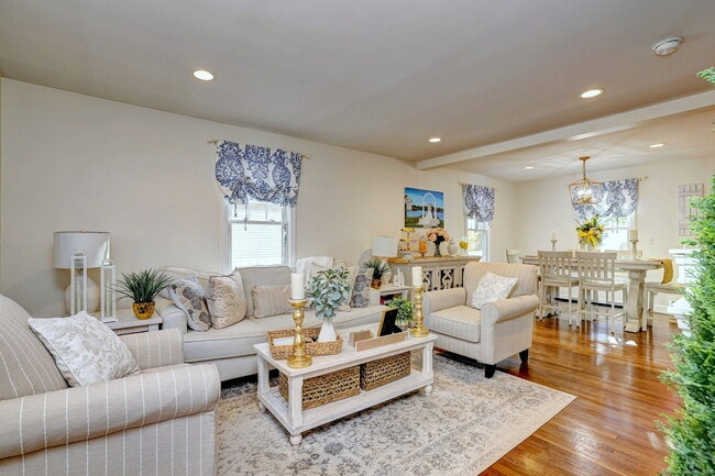 Building Photo - 40 Hazelwood Ave