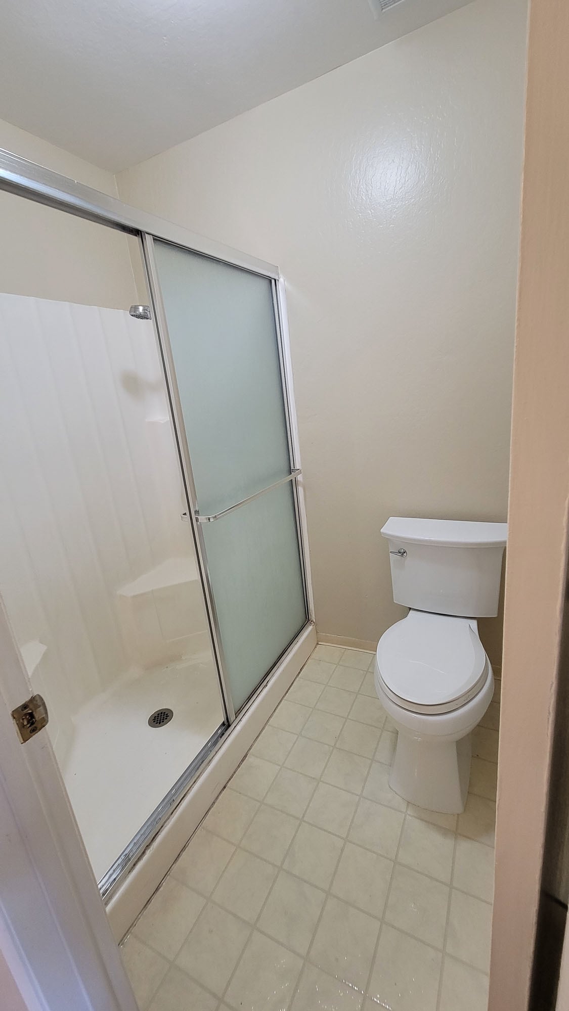 Main Bathroom - 203 Oriole Ct