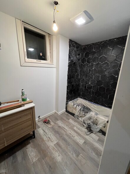 Bathroom - 2415 W Arthington St