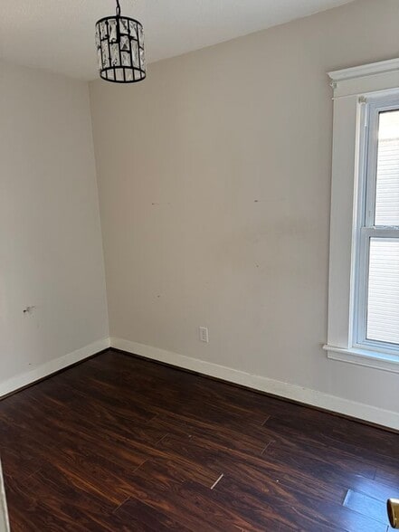 Building Photo - 807 Eagle St