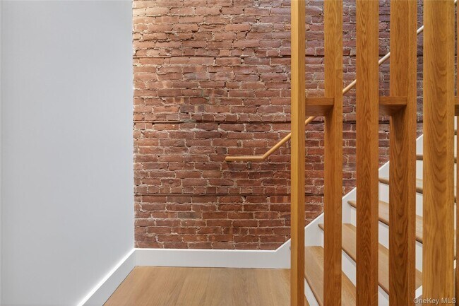 Building Photo - 316 Wall St