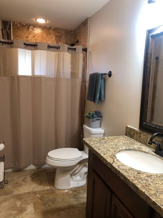 Building Photo - Welcome to this charming 2-bedroom, 2-bathroom house located in Leisure World a 45+ Active Adult ...