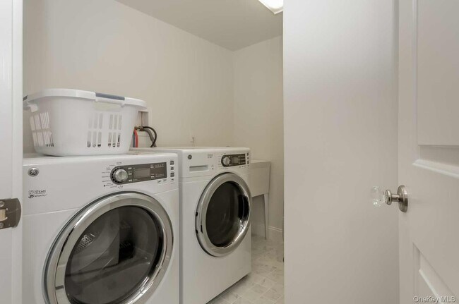 Building Photo - 420 Midland Ave