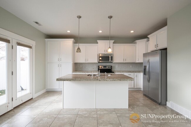 Building Photo - Stunning Townhome In Desirable Riverton Area