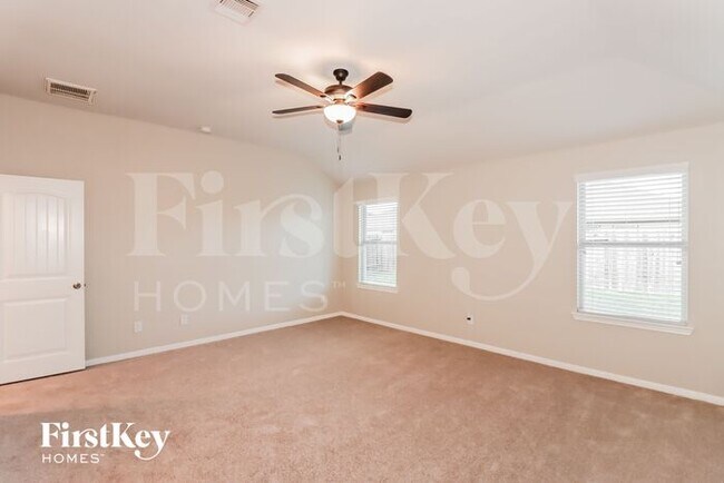 Building Photo - 8011 Carillon Way