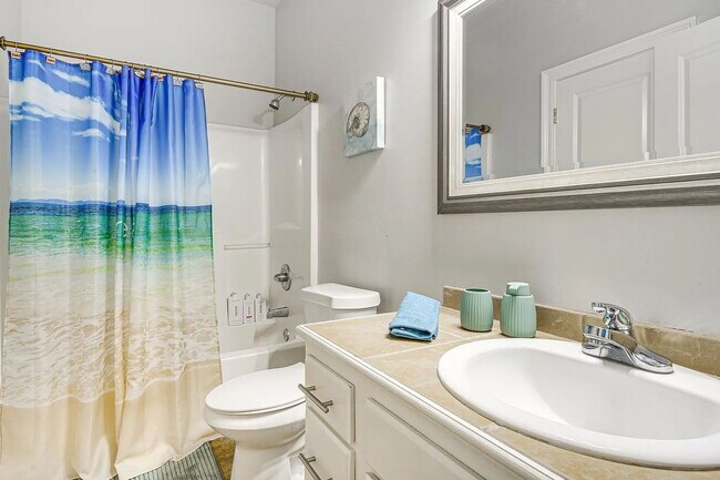 Building Photo - Great Biloxi 2/2 close to the beach!