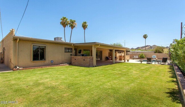 Building Photo - 10008 N 33rd Pl