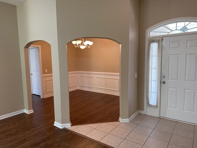Building Photo - 567 Laurel Hill Cir