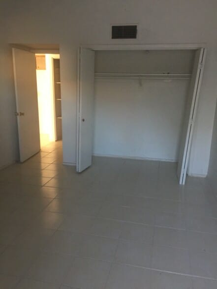 Building Photo - 793 W Mesa Verde Dr