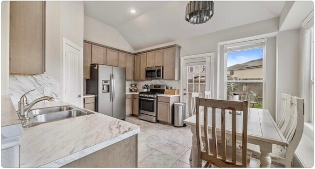 Building Photo - 12418 King Louis Dr