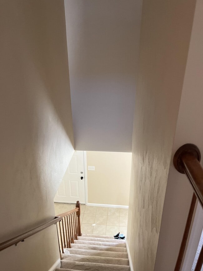 Building Photo - 3701 Castlewood Dr