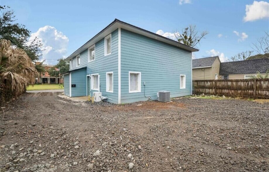 Building Photo - 1704 McGill Ave