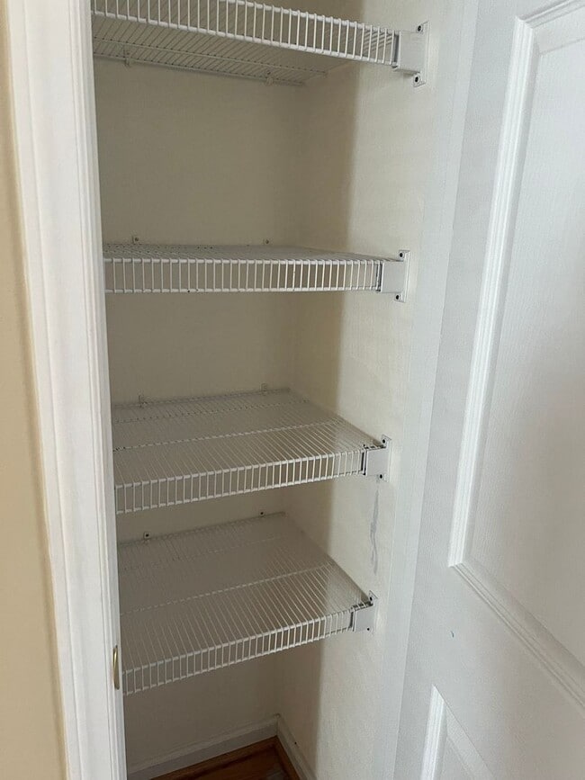 Building Photo - Charming 3-Bedroom Ranch in Quiet NE Roanoke Neighborhood