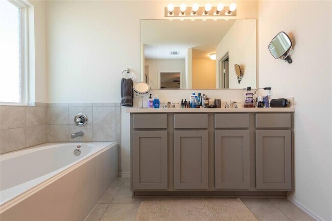 Building Photo - 153 Wind Flower Ln