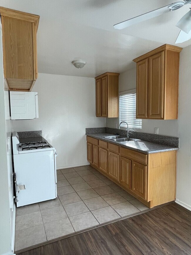 Interior Photo - 7th St, 501