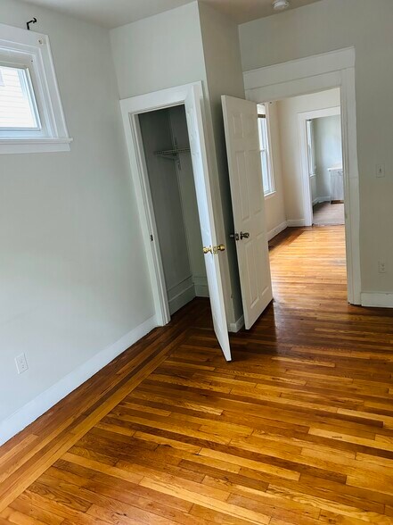 Building Photo - 394 Shelton Ave