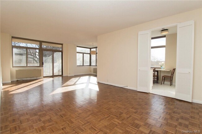 Building Photo - 35 N Chatsworth Ave