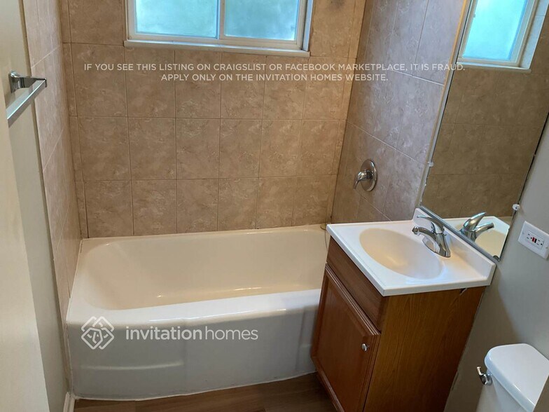 Building Photo - 715 E Le Moyne Ave