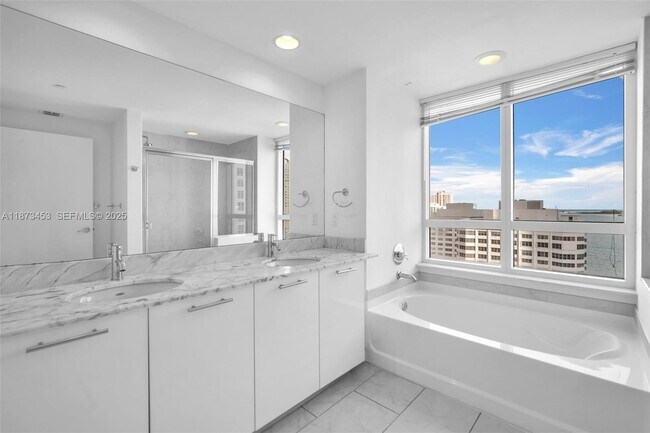 Building Photo - 951 Brickell Ave