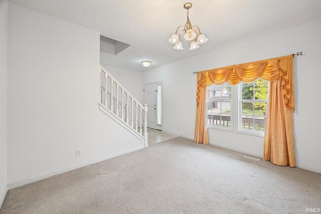 Building Photo - 987 Marwyck St
