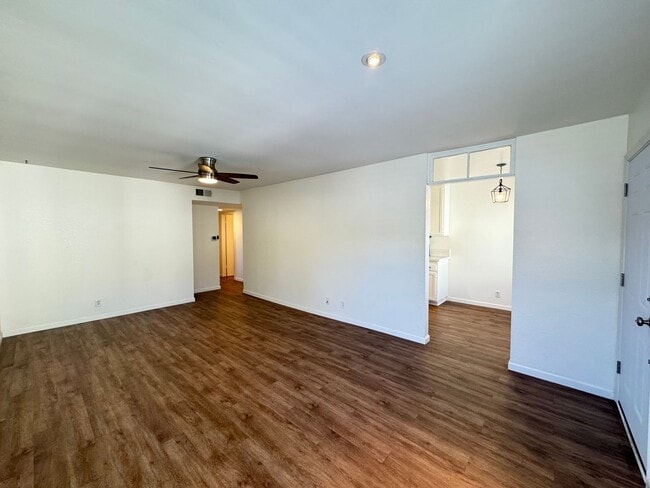 Building Photo - Beautiful & Bright 2Bd/1.5Ba Condo in Miss...