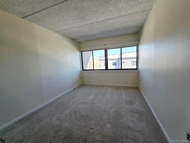 Building Photo - 142 Main St