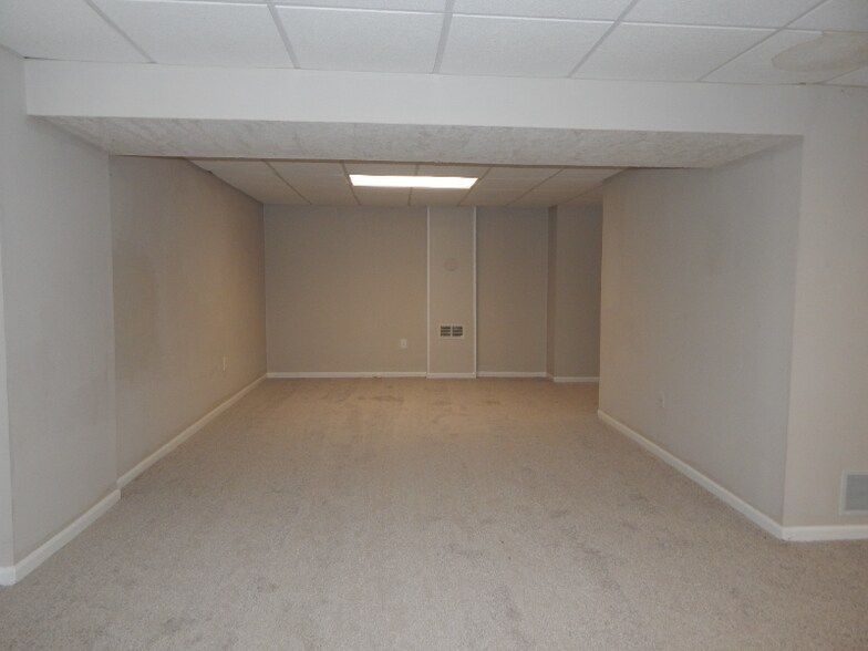 Building Photo - 20 Lexington Ct