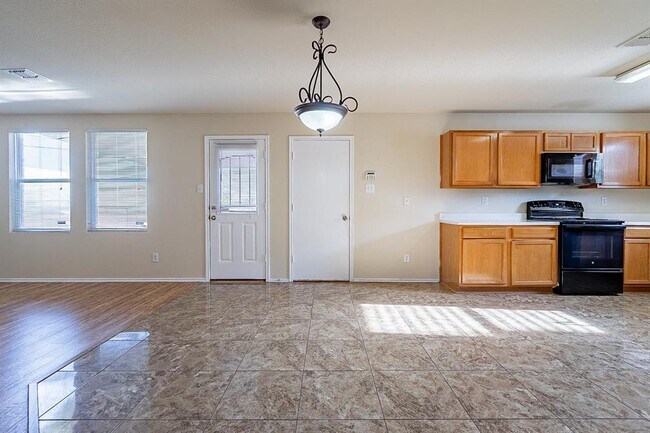 Building Photo - 1000 Bumble Bee Dr